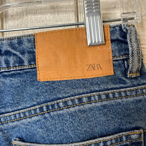 Zara Mom Fit Jeans, size 2. - Picture 5 of 8
